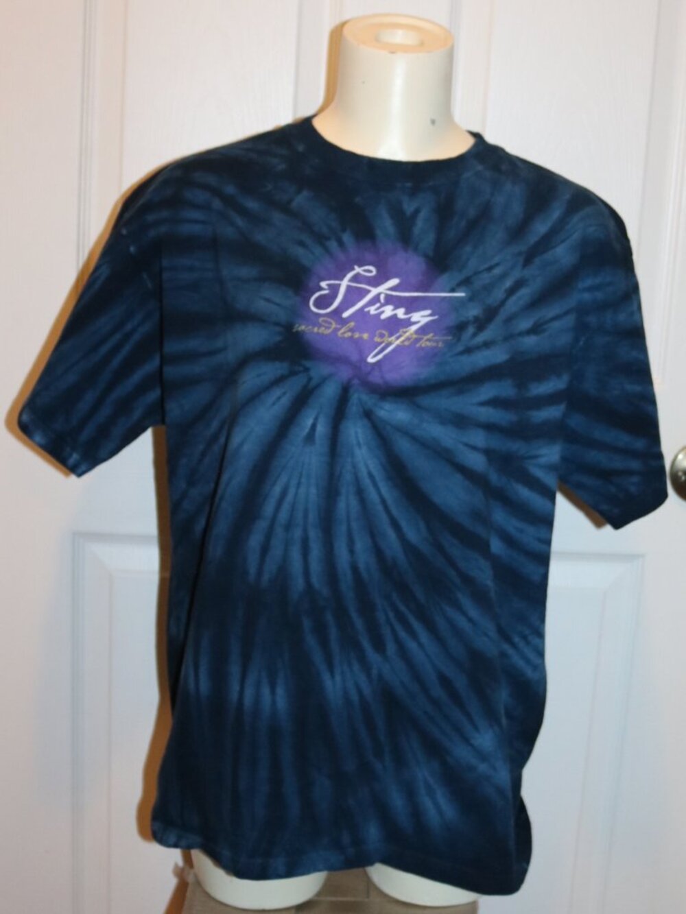Sting T-shirt Mens Medium Blue Tie Dye 2004 Sacred Love World Tour The Police - Picture 7 of 7